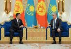 Kırgızistan Cumhurbaşkanı Sadır Caparov, resmi ziyareti kapsamında Kazakistan Devlet Başkanı Kassym-Jomart Tokayev ile bir araya geldi.