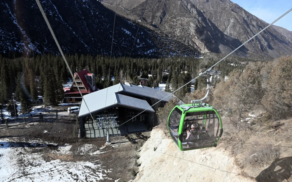 Kırgızistan, Dağ Turizmini Güçlendiriyor: İlk Gondol Teleferik Hattı Açıldı