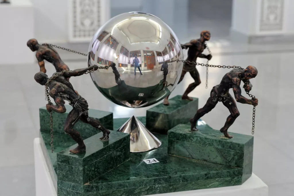 Taşkent’te Heykel Sanatında Yaratıcılık ve Gelenek Bir Araya Geldi