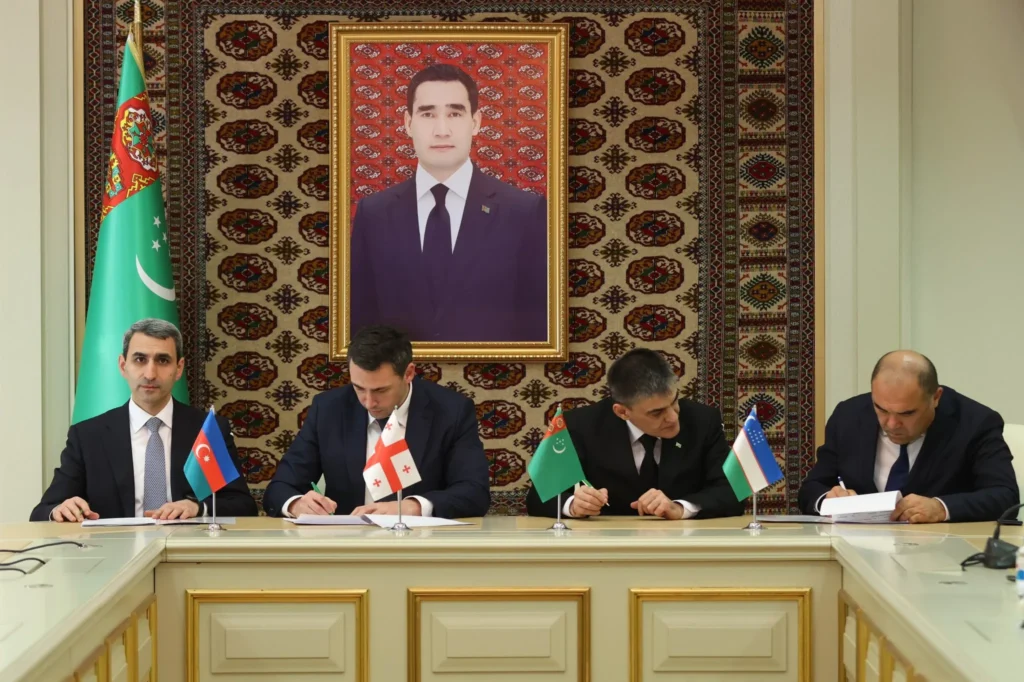 Aşkabat’ta Orta Koridor’un Gelişimi İçin Dörtlü Demiryolu Zirvesi