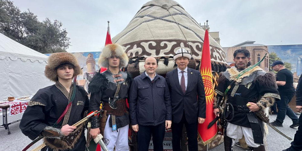 Kırgızistan’ın Kültürel Mirası Bakü’de Sergileniyor