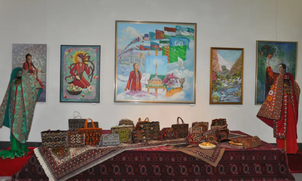 Türkmenistan’da Çiçeklerle Bezenmiş Bir Sergi: “Sanat Dünyasının Baharı”