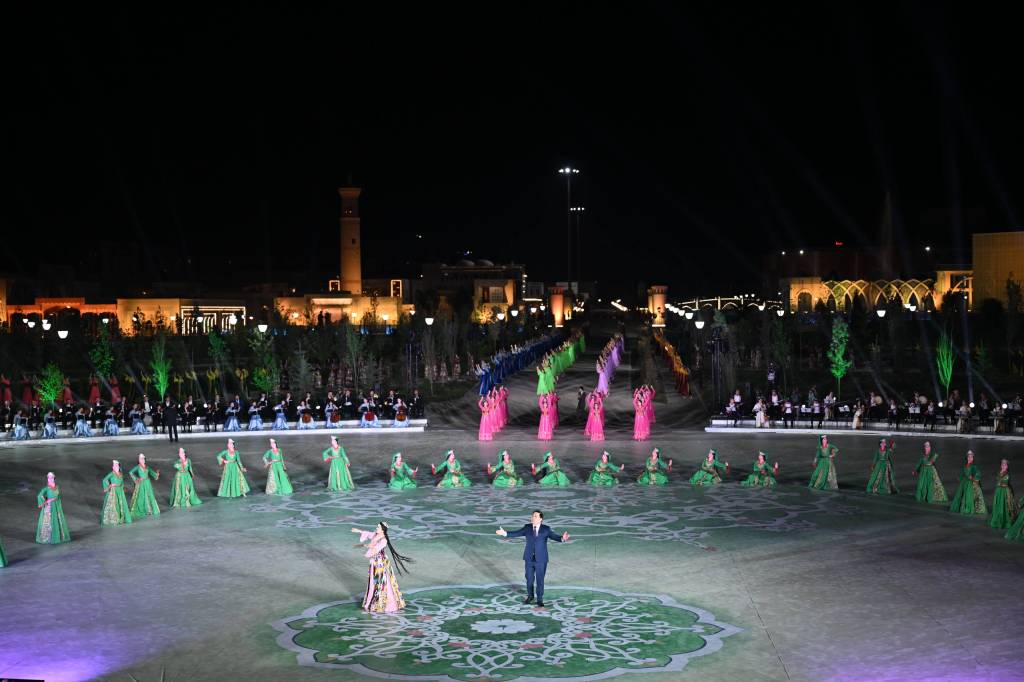 Margilan’da Görkemli Açılış ve Bayram Gecesi