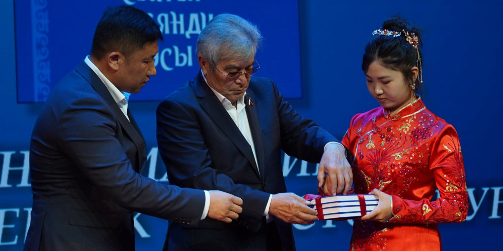 “Manas” Destanı Dungan Diline Kazandırıldı