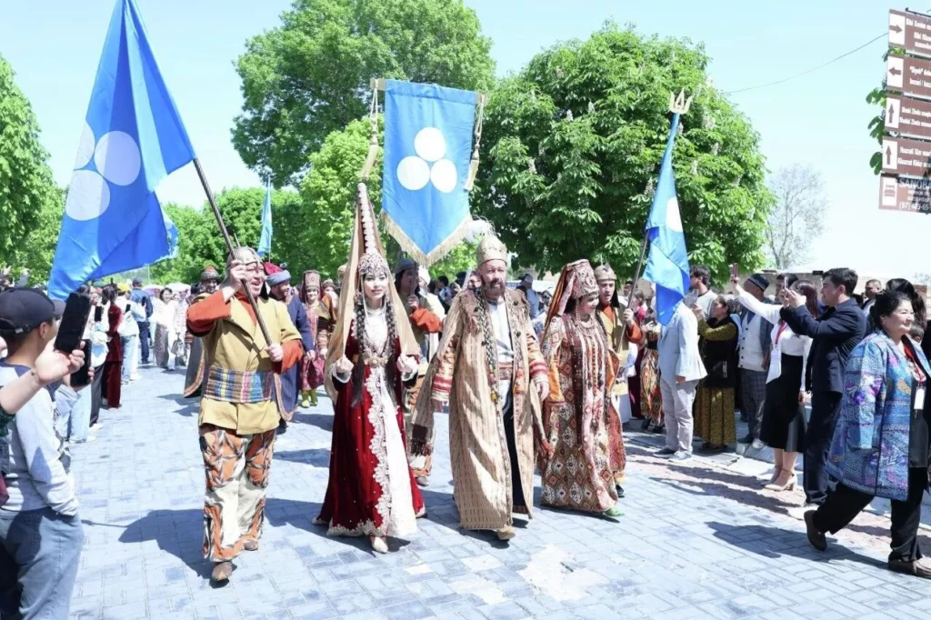 Emir Timur’un İzinde: Semerkand Sokaklarında Tarihi Tiyatro