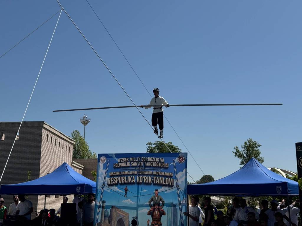 Özbek Dorbozlarının Nefes Kesen Gösterisi