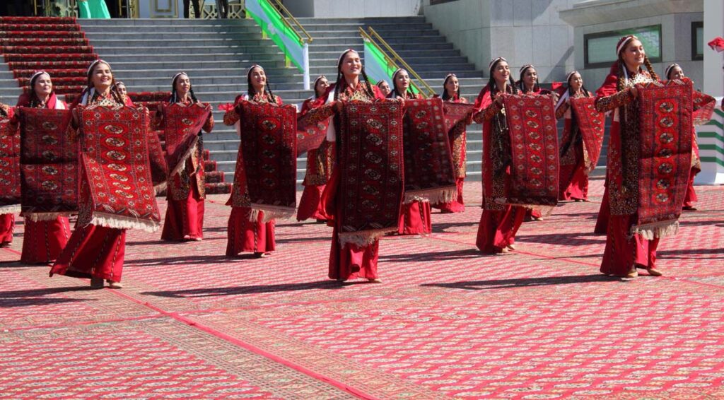 Geleneksel Türkmen Halıları 35. Bağımsızlık Yıldönümüne Hazırlanıyor