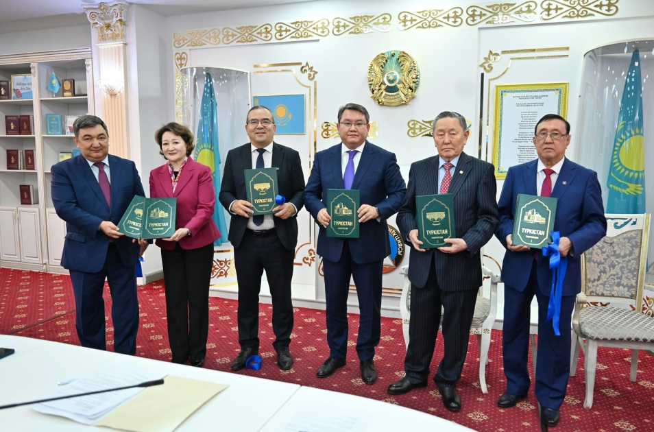 Kazakistan’da İki Ciltlik “Türkistan” Ansiklopedisi Tanıtıldı